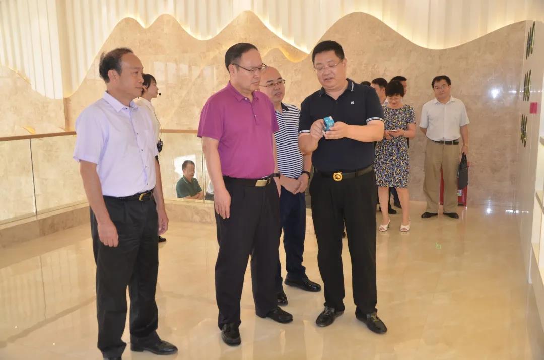 广西科技厅党组书记、厅长曹坤华率调研组莅临必威,（中国）官方网站开展科技创新支撑奶水牛产业高质量发展调研